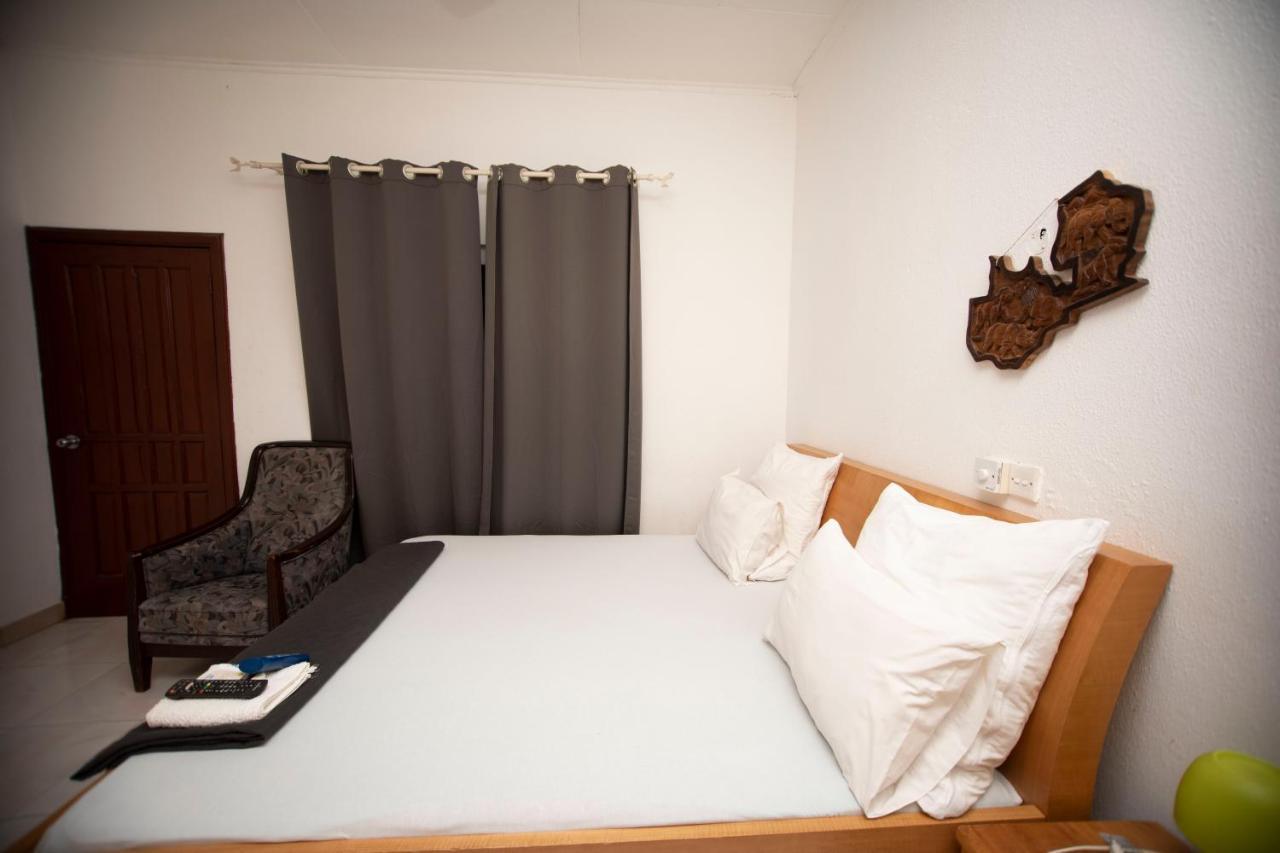 Marysin Guest House Аккра Екстер'єр фото