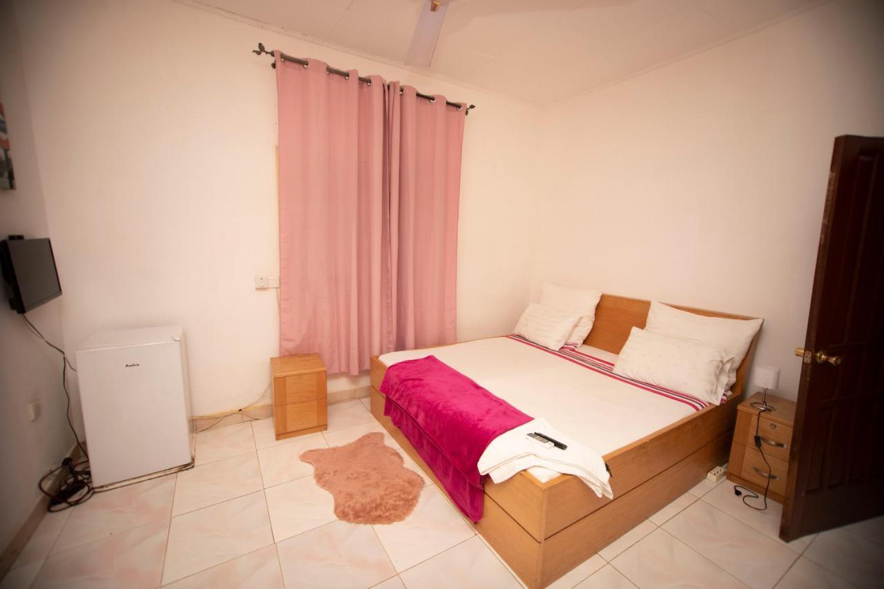 Marysin Guest House Аккра Екстер'єр фото